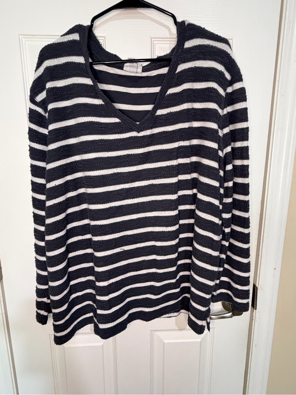 Striped V-Neck Long Sleeve Sweater Top Gray- & White
